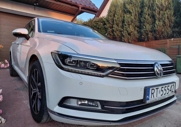 Volkswagen Passat cena 82999 przebieg: 125000, rok produkcji 2016 z Leszno małe 154
